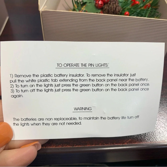 Avon evergreen light up pin Holiday Pinecone and Berry NIB 1991 - Picture 2 of 5